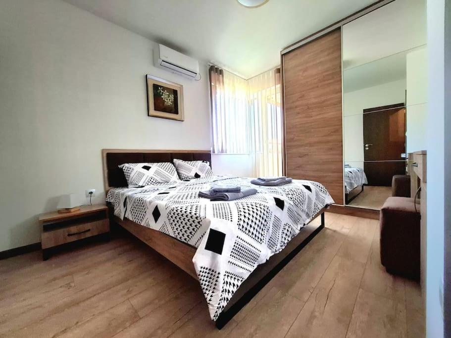 Elegance Estate - Free Parking Apartment